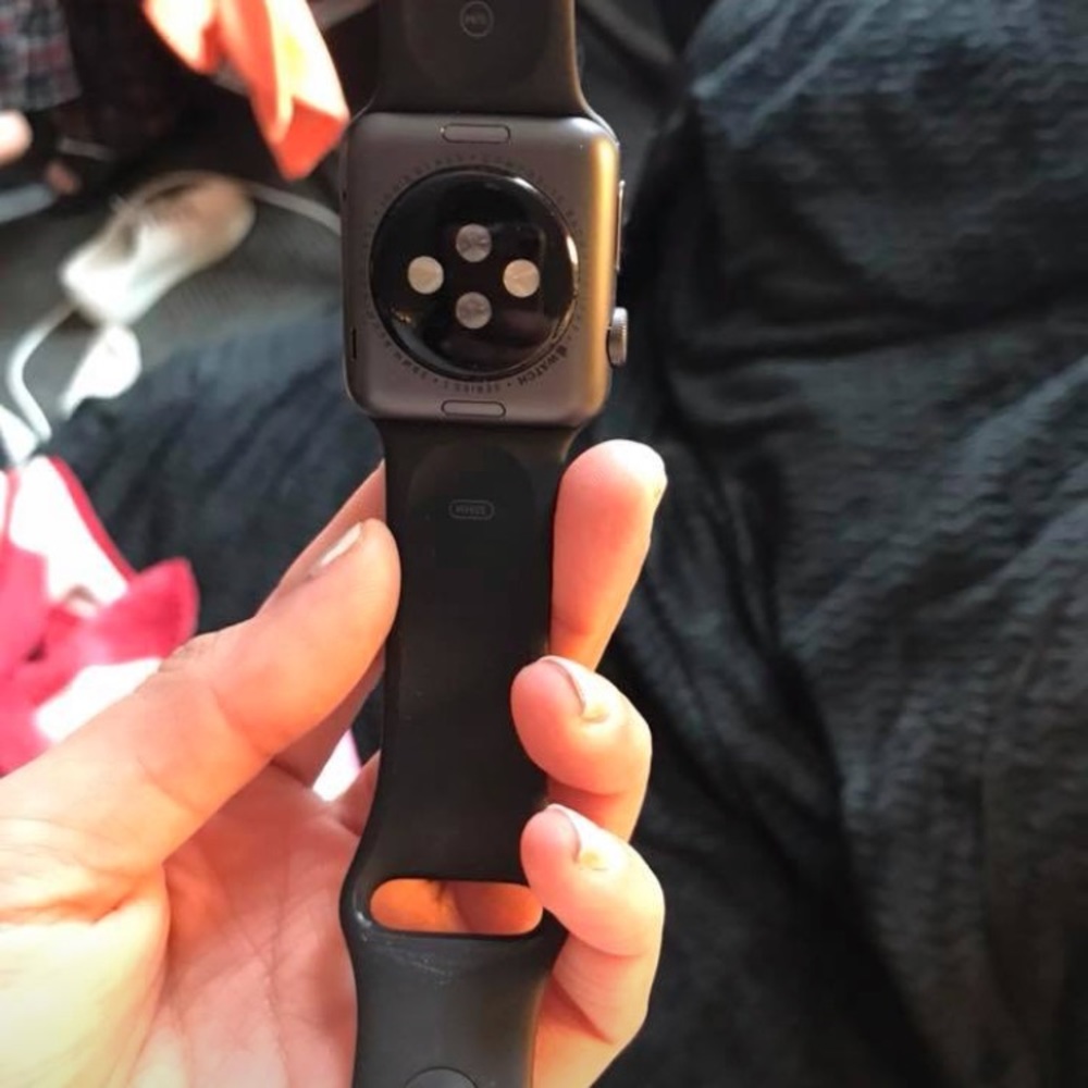 series 1 Apple Watch - Picture 2 of 2